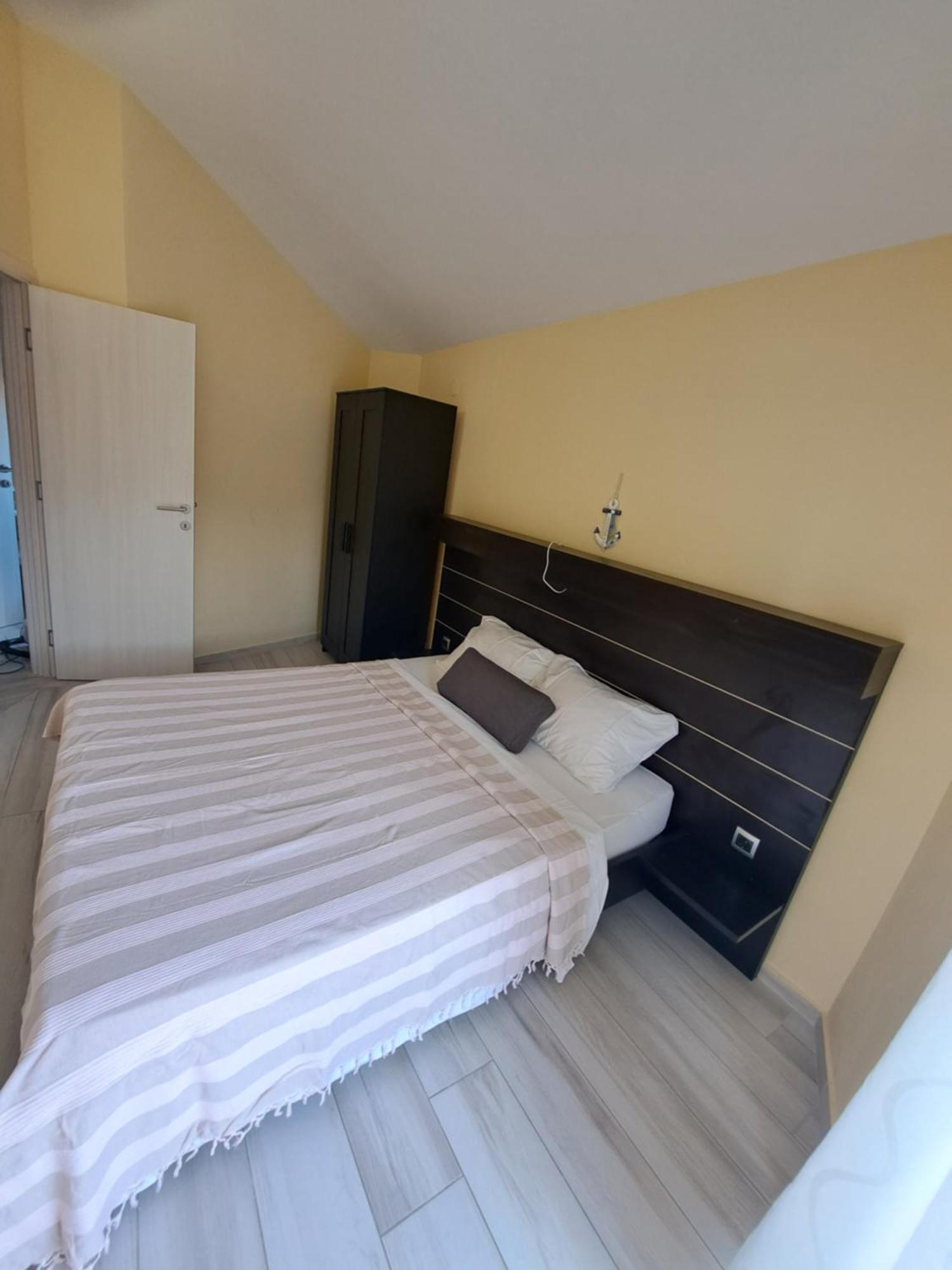 4d Apartment Lopar