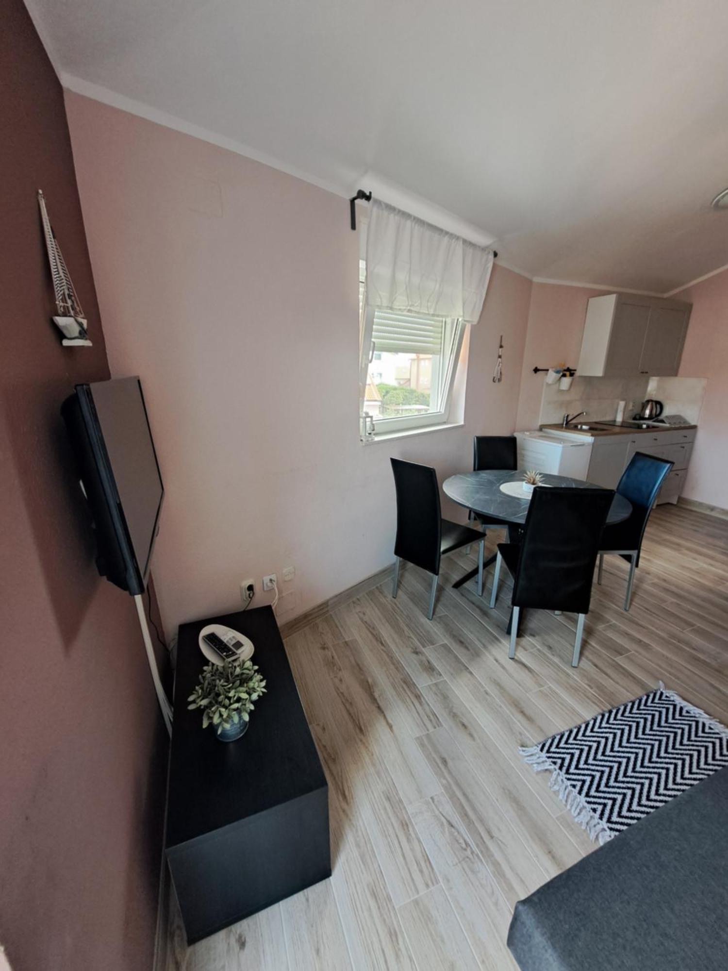 Apartment 4d Lopar